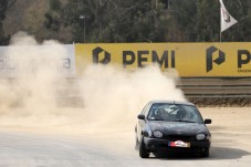 Conduzir um Carro de Rally 4 voltas + 2 voltas em co-piloto